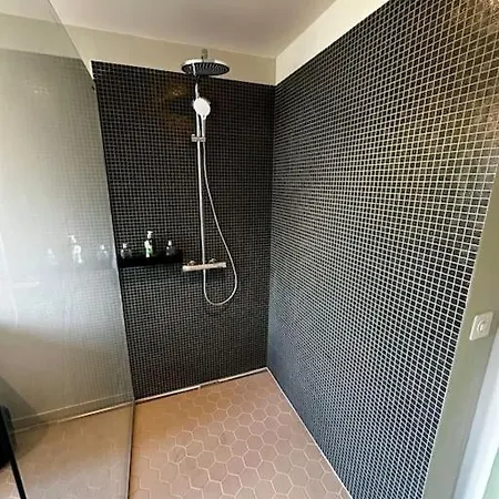 דירה Zentrumsnahes, Stilvolles Nahe Bern-bahnhof ברן